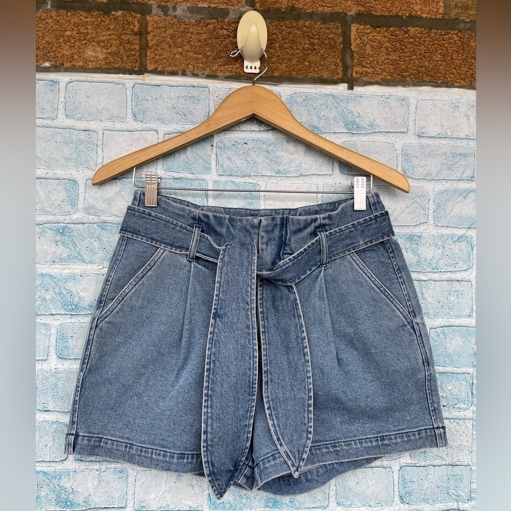David Lerner Lexi Pleated Belted
Denim Shorts size 2